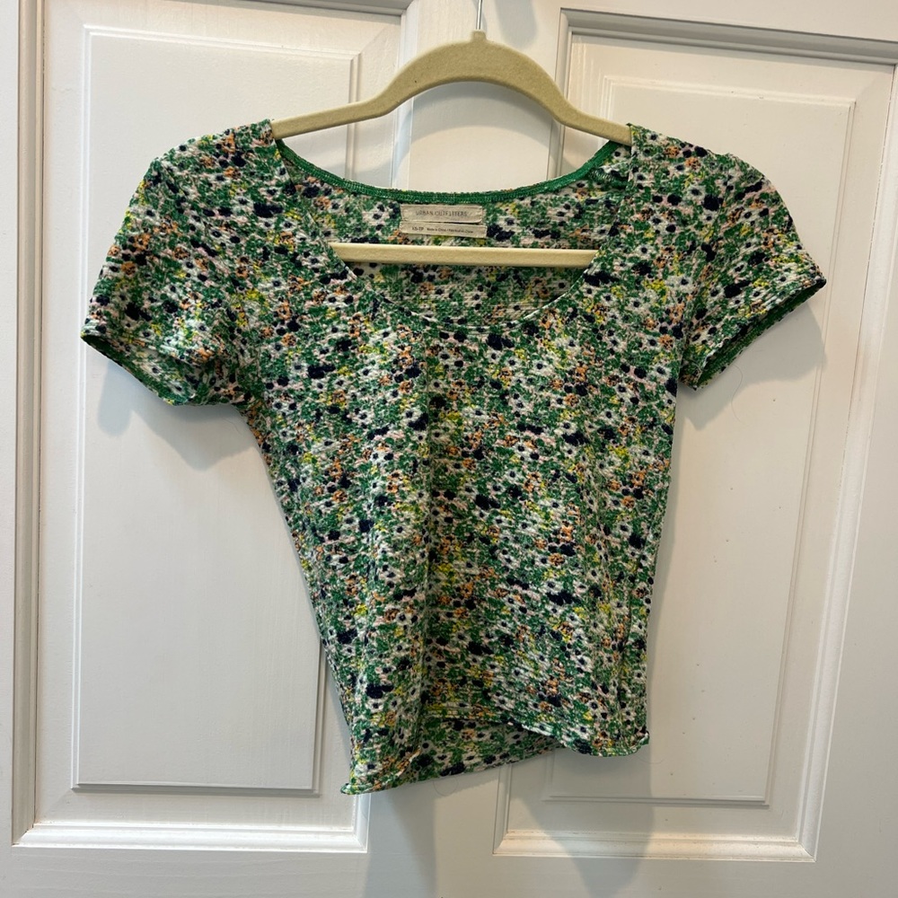 urban outfitters cropped floral top